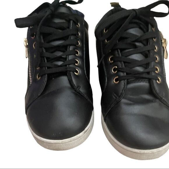 Size 9 Colloseum Black and Gold Sneakers - Picture 4 of 6